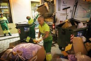 Los trabajadores de limpieza de Jerez celebran su éxito y aprueban el acuerdo que finaliza la huelga