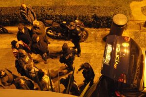 La policía acosa a militantes de la CGT en la misma puerta de su sede