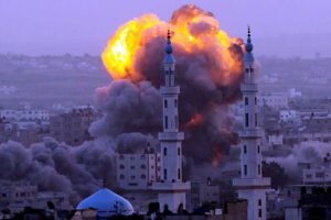 Una mortaja de fuego sobre el cadáver de Gaza