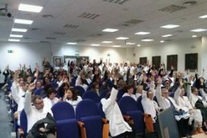 Encierro en el Hospital General de Valencia en contra del modelo de privatización