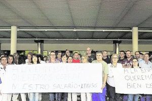Concentraciones diarias ante el Hospital General de Alicante por Huelga Indefinida