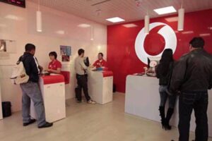 Vodafone pone en marcha un ERE que afectara a una cuarta parte de los 4.300 trabajadores