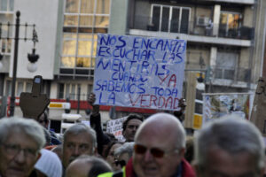 Miles de personas claman el 23F en Valencia contra la dictadura de los mercados