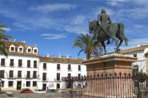 CGT Málaga visita el hotel Coso Viejo de Antequera en apoyo de la compañera despedida