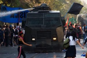 En Chile barricadas por la conmemoración del Día del Joven Combatiente