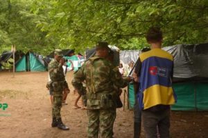Con irregularidades jurídicas y terror militar se pretende desplazar a la comunidad de Pitalito