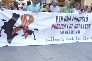 Concentración de apoyo en Valencia en el sector educativo en lucha de las Islas Baleares
