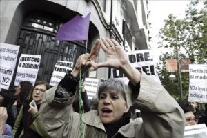 Más de 100.000 mujeres que abortaron en 2011 no habrían podido hacerlo con la reforma prevista