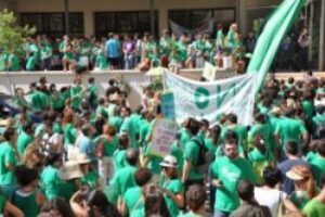 Huelga de docentes en las Islas: cuanto más corto nos aten, más peligro tendrán