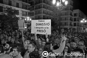 El País Valencià sale a la calle contra el cierre de RTVV