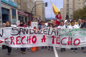 Manifestación por el derecho a la vivienda y en apoyo a la recuperación de viviendas emprendida por la PAH en Sanduzelai