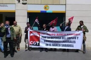 CGT se posiciona contra la destrucción de empleo en el Banco Gallego