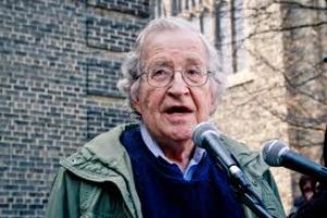Chomsky: “La amenaza de guerra nuclear ha crecido”