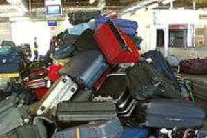 Huelga indefinida en la empresa del aeropuerto encargada del mantenimiento de las cintas transportadoras de los equipajes en la T-2 de Barcelona