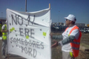 La plantilla de Sodexo vuelve a la calle contra los 45 despidos acometidos por la contrata de los comedores de la Ford