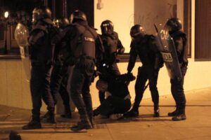 La Policía detiene a ocho personas por agredir a policías el 22-M