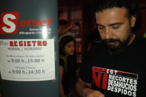 Ocupan una oficina del SERVEF en Valencia para protestar contra el paro y la precariedad