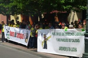 100% de seguimiento en el primer día de huelga indefinida de FCC Parques y Jardines