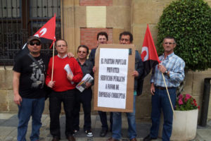CGT se concentra en la puerta del Ayuntamiento de Algeciras en apoyo de un despedido de una empresa municipal, ante la desidia del Ayuntamiento de Granada