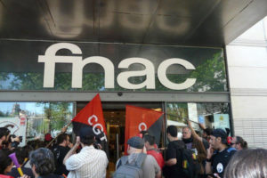 [Crónica y fotos] Resumen de todo el día de la huelga en FNAC El Triangle el día 23 de abril