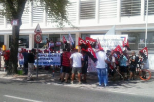 [Fotos]: Concentración por la readmisión de los despedidos de PSA Vigo