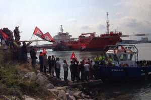 Los trabajadores/as de Terminales Portuarias S.A. (TEPSA) 30 días en huelga indefinida. Nueva concentración el 23 de octubre en Plaza St. Jaume en Barcelona