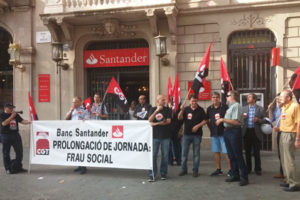 [Fotos] Concentración en Barcelona ante el Banco Santander