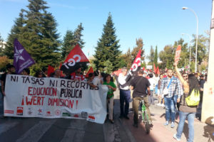 [Fotos] Manifestación en Granada a favor de la enseñanza publica, gratuita y laica, contra los recortes en educacion, contra la LOMCE