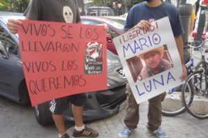[Fotos] Concentración en Valencia en protesta por la desaparición de los 43 estudiantes de Guerrero, contra la represión a la tribu yaqui y en solidaridad con los presos anarquistas mexicanos
