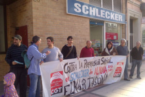 Concentración ante Schlecker en Pamplona-Iruña