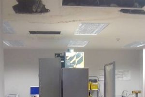 Se hunde el techo de un centro de trabajo de Correos en Barcelona