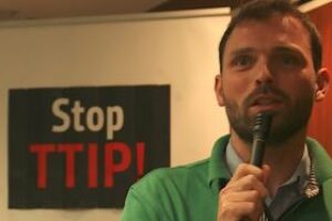 [Vídeo] «El TTIP está llegando ya, escucha tú mis versos pa saber de qué va»
