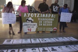 [Fotos] Concentración de Solidaridad en Valencia por las y los estudiantes desaparecidos de Ayotzinapa (México)