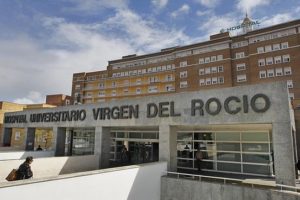 CGT denuncia retrasos y suspensión de consultas por falta de contratación en el hospital Virgen del Rocío