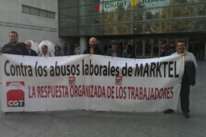 [Fotos] Concentración solidaria con CGT en el juicio de Marktel en València