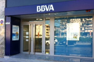 10-d València: Concentración ante la sede del BBVA en protesta por el bloqueo patronal en el Convenio de Banca
