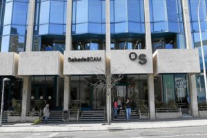 CGT-Banco Sabadell informa: «Externalización de los CAR a BSOS: Nos venden, sin razón aquí»