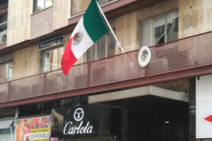 [Fotos] Concentración ante el Consulado de México en Valencia contra la represión a la lucha del magisterio