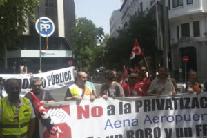 Protesta de CGT ante la sede del PP por la Junta de Accionistas de AENA S.A.