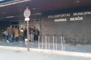 Los trabajadores y trabajadoras del Polideportivo Municipal Marina Besòs ante su cierre salvaje