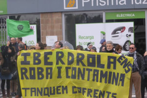 Fotos de la protesta en Valencia y manifiesto “¡Iberdrola nos roba y contamina!”