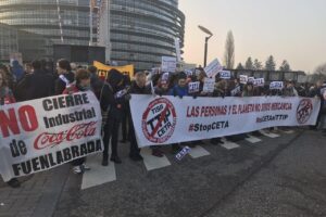 Rajoy quiere llevar el CETA al Consejo de Ministros en un mes, para después aprobarlo en el Congreso