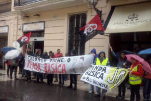 [Fotos] Concentración ante las Cortes Valencianas para reclamar una renta básica en el País Valencià