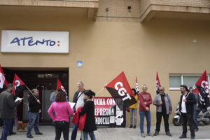[Fotos] Segunda concentración en València en protesta por la sanción al delegado de CGT en Atento Madrid