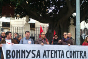 18-m Alicante: Concentración en solidaridad con Juanjo, delegado denunciado por la empresa por una pancarta que decía “Bonnysa morosa, explota, cobra y no paga”