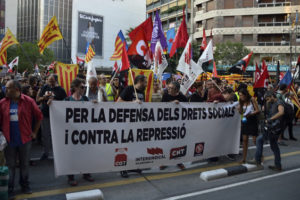 [Fotos] València se solidariza con la huelga general en Catalunya contra la actuación policial del 1-O