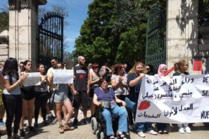 [Fotos] Concentración en Valencia en solidaridad con las compañeras cosechadoras de fresas en Huelva
