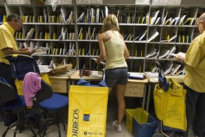 CGT-Correos denuncia la sobrecarga de trabajo por falta de personal en las oficinas de reparto valencianas