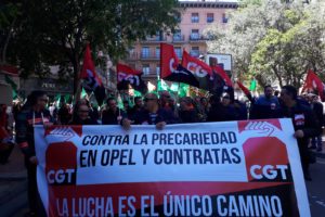 Concentración en contra de los despidos y los contratos precarios en Opel España