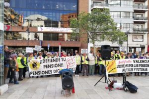 [Fotos] Concentración ante Delegación de Gobierno en Valencia para reclamar unas pensiones dignas